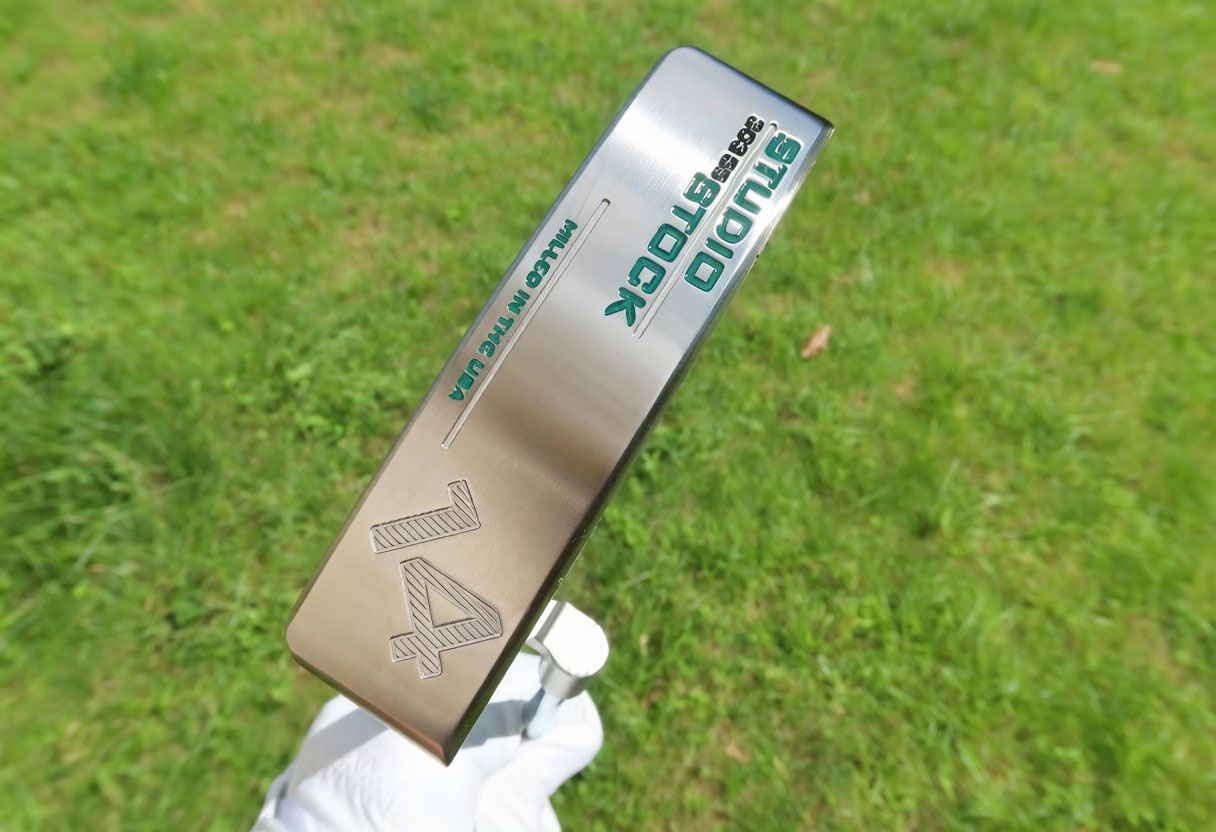Golf Clubs - Nuovo putter da golf Studio Stock